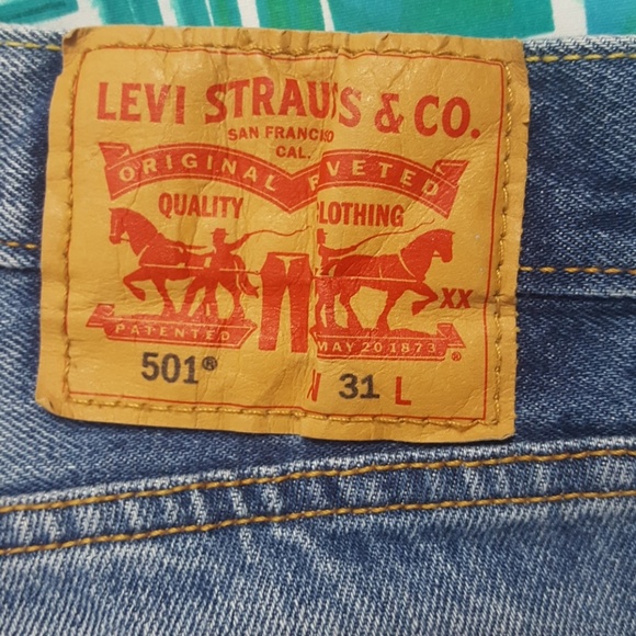 LEVI'S CUTT-OFF SHORTS - Picture 4 of 7